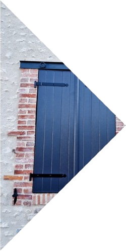Image décorative avec une fenêtre équipée de volets battants