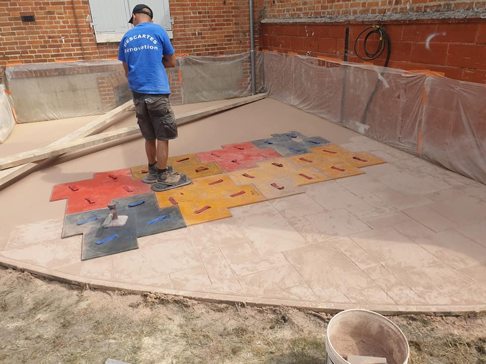 Réalisation d'une terrasse en béton imprimé