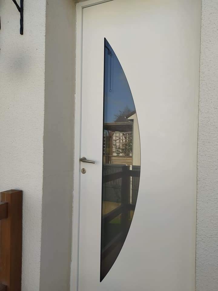 Porte d'entrée avec vitrage demi cercle