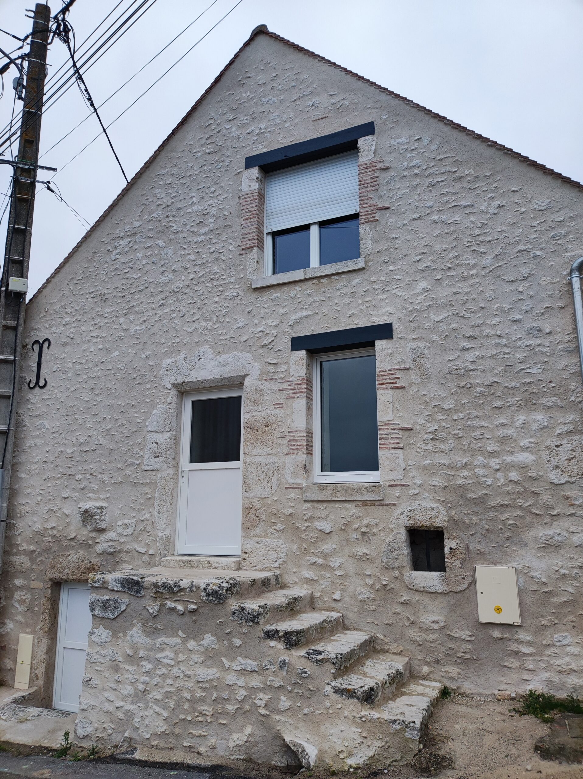 Rénovation de murs de pierre sur une maison