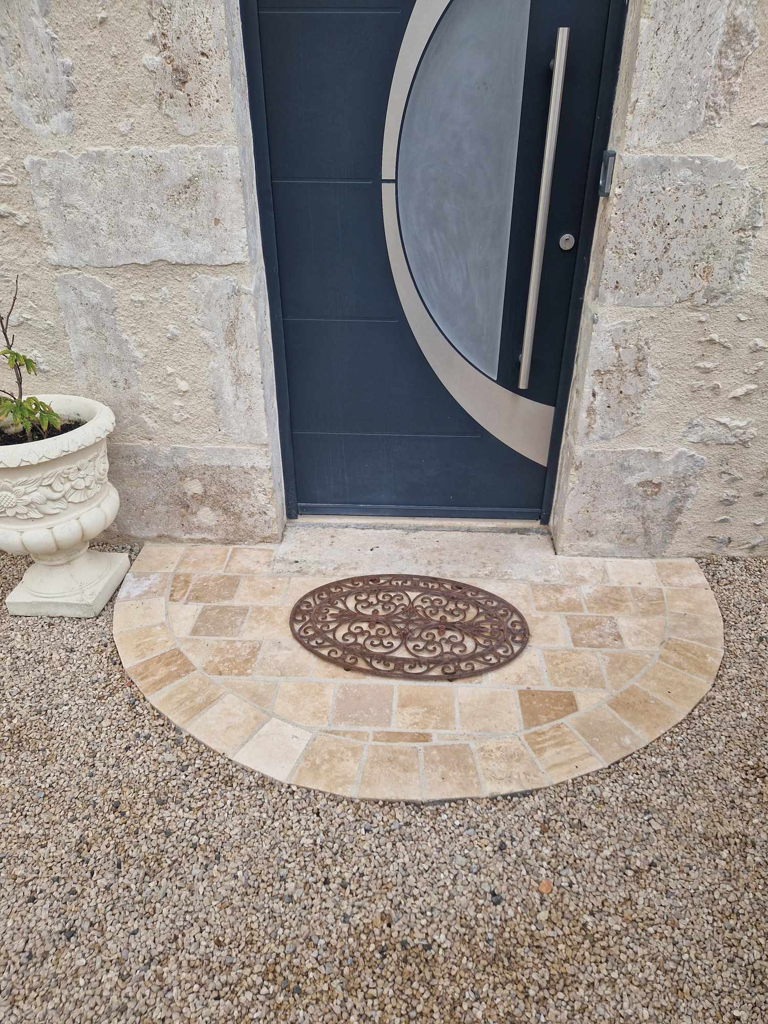Entrée de maison en pavé