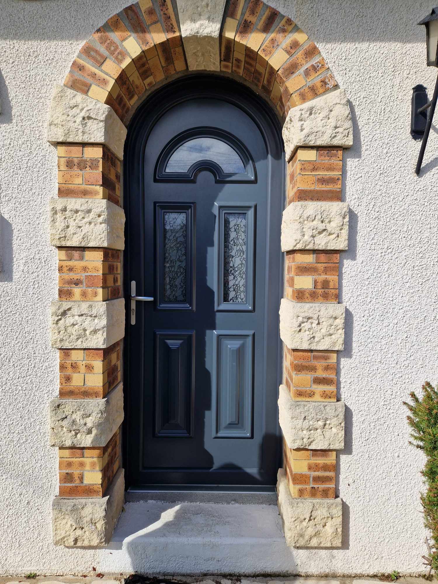 Porte d'entrée avec vitrage décoratif